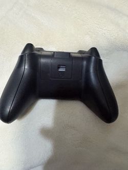 Black Xbox controller