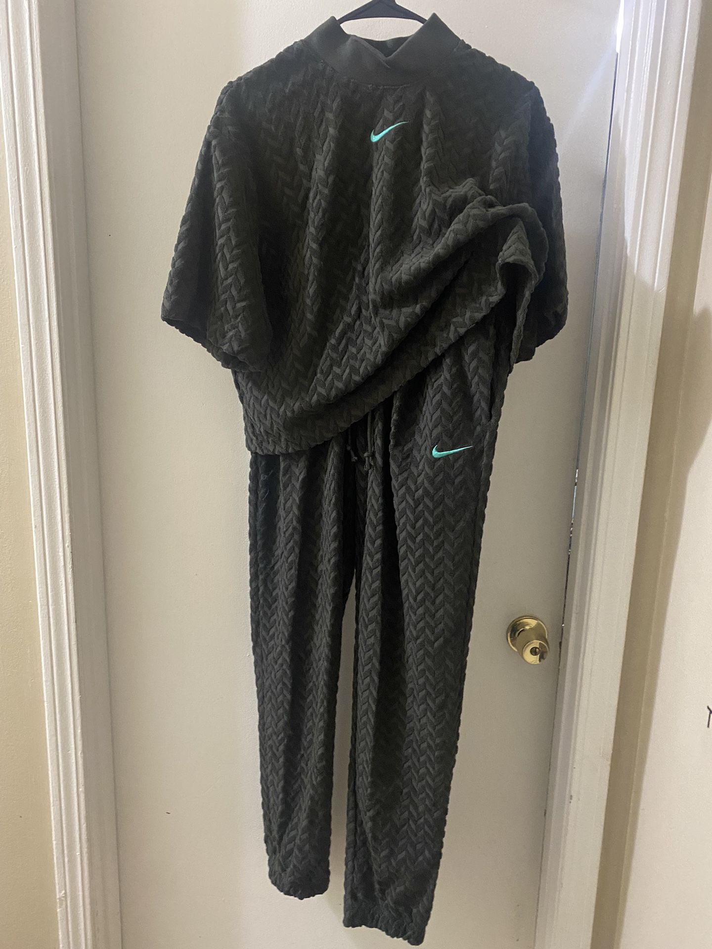 NIKE (2pc) Medium New