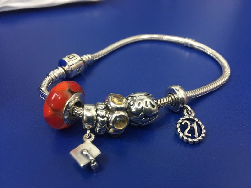 Pandora Bracelet w 6 charms