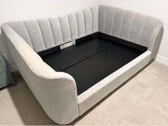 Restoration Hardware Teen Upholstered Daybed / Twin Bed - Retail $4,000+