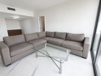 Sectional Sofa Retail 3000$