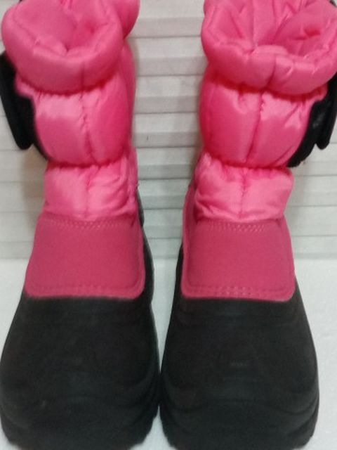 PINK KHOMBU SNOW/WINTER BOOTS -GIRLS/YOUTH SIZE 1M (SNOW TREKKER)- Pre Owned, Shipped with USPS Priority Mail, UPS, FedEx.
