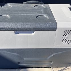 PORTABLE FRIDGE/ Freezer For Vehicles- Alpicool Cx30 - Used 