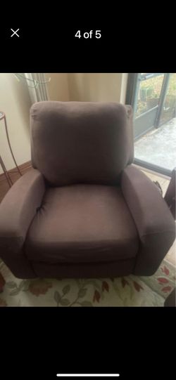 2 Recliner Chairs