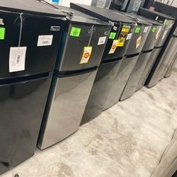 Magic Chef Mini Refrigerators 4.5 cu. () I ME