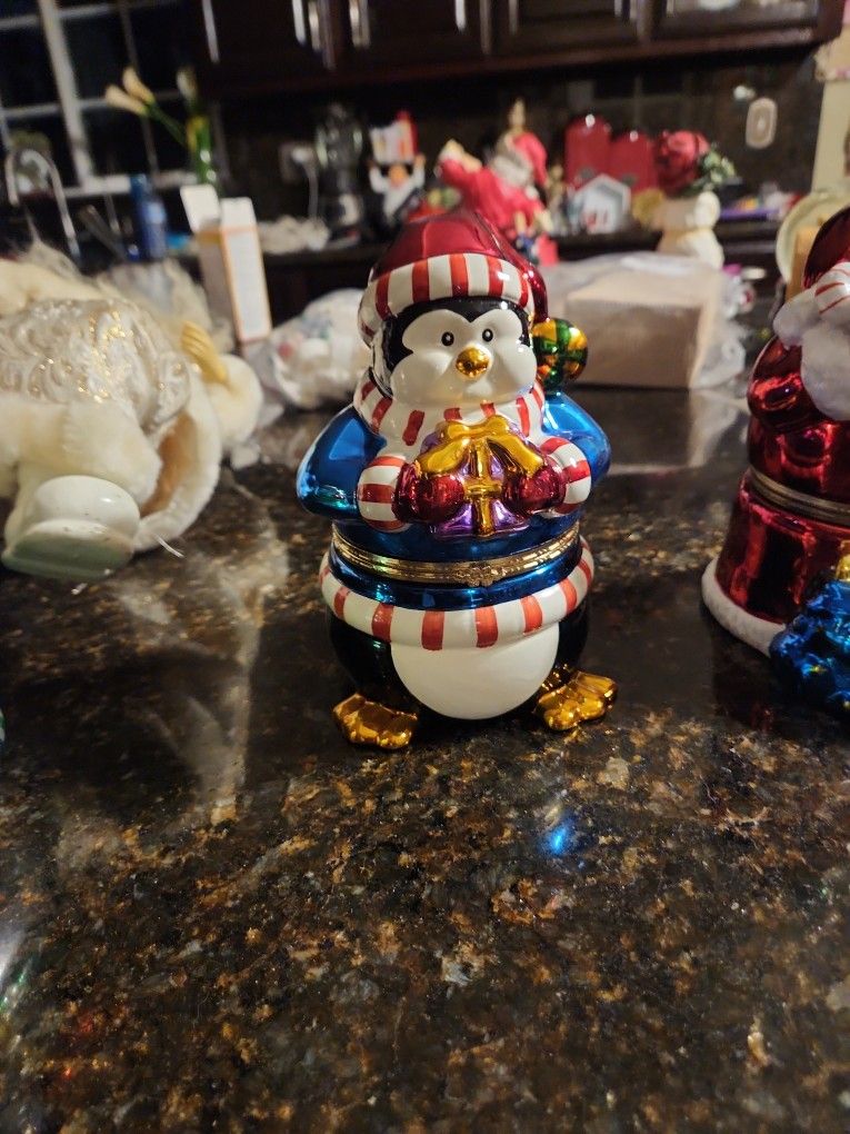 Penguin Music Box