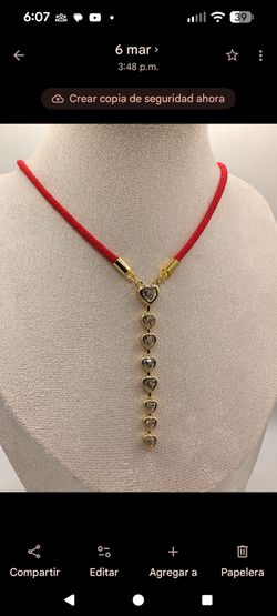 Hermoso lariat de corazones