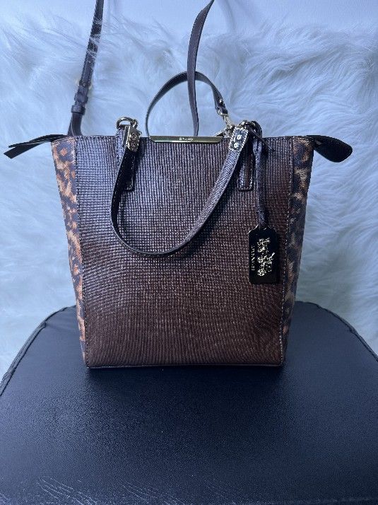 Coach Bag In New Condition!! $100....Beautiful Christmas Gift ππ