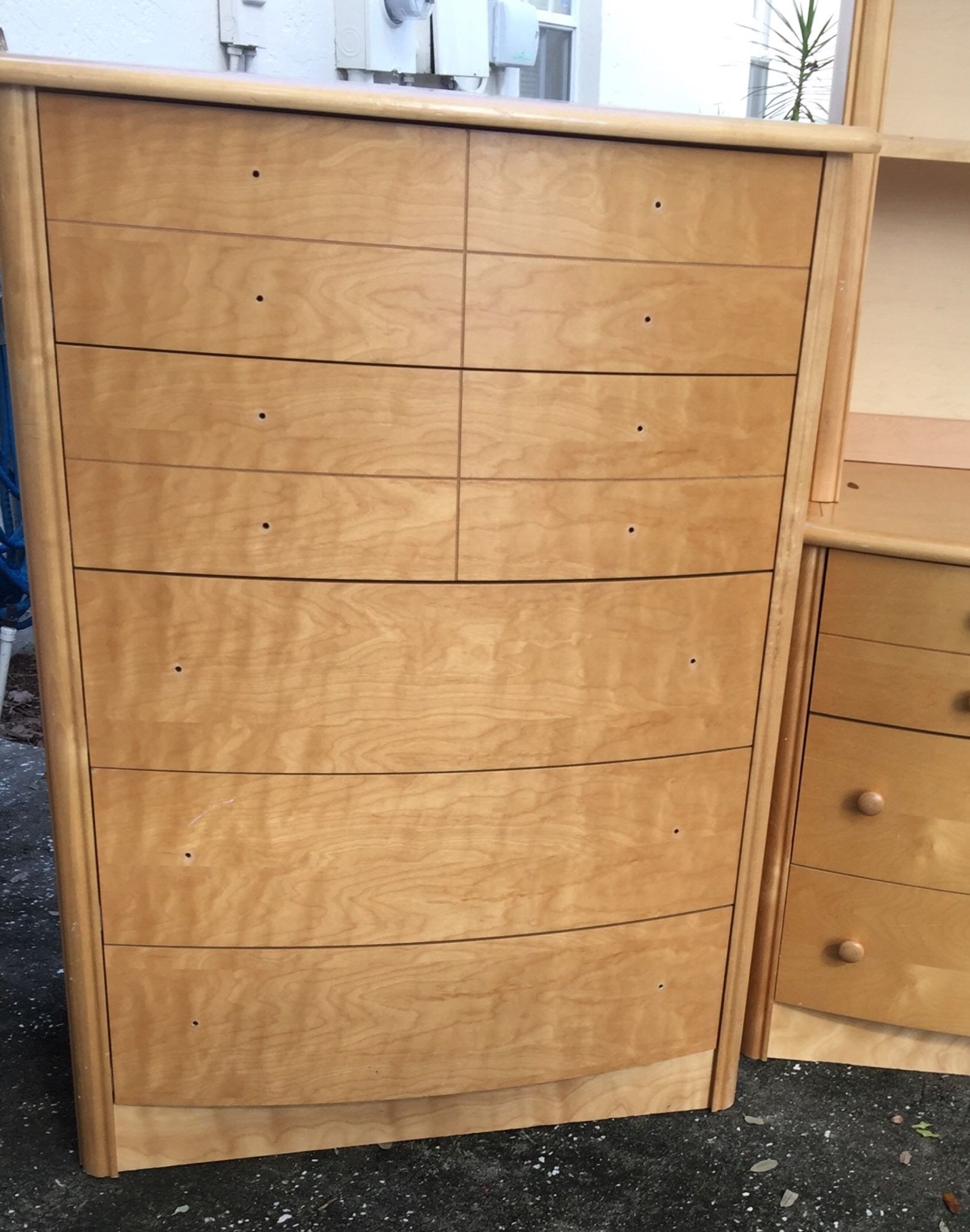 Like new pair of matching dressers