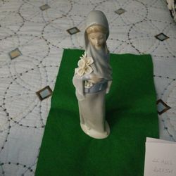 Lladro Figurine Dasia with Cala Lilies 