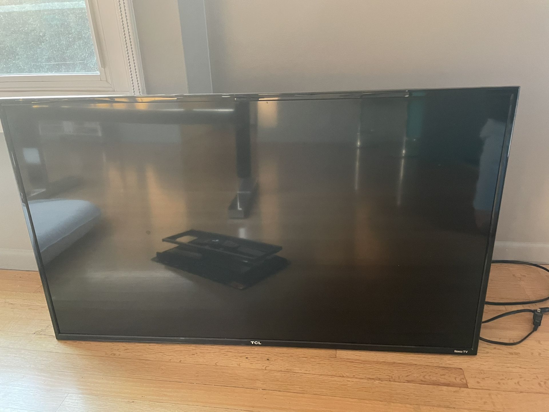 TCL Roku TV 43 inch (2017 model) with mount