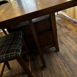 Table With 2 Chairs 