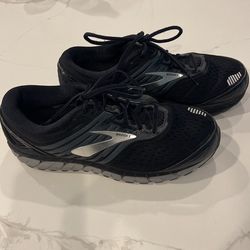 Men’s Brooks Beast Athletic Shoes