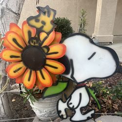Vintage Snoopy And Woodstock Metal Yard Art