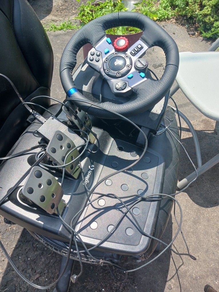 Logitech g923 racing wheel & pedals