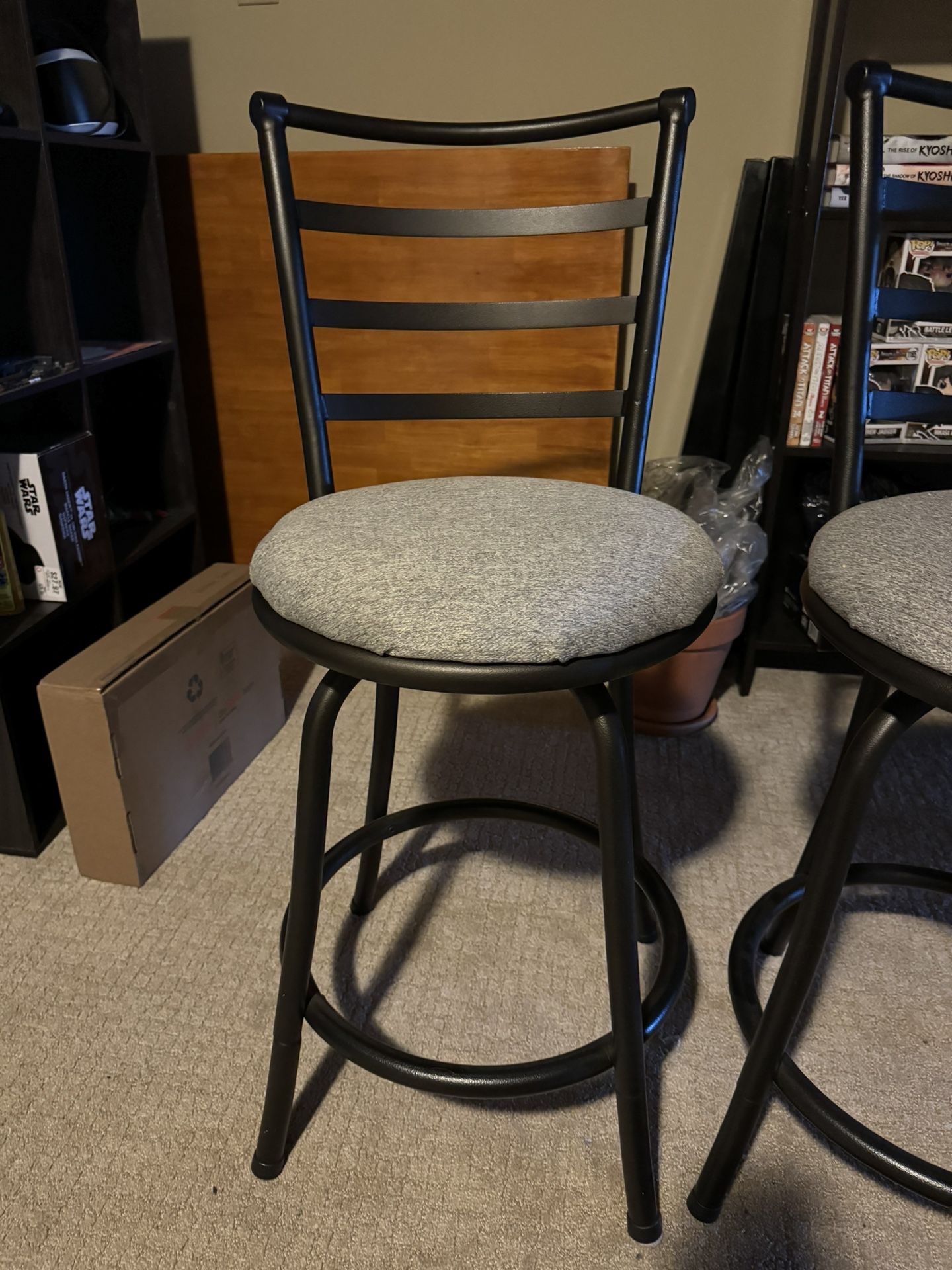 LAST CHANCE MUST GO 1/31 - Pub Style Table & 4 Stools