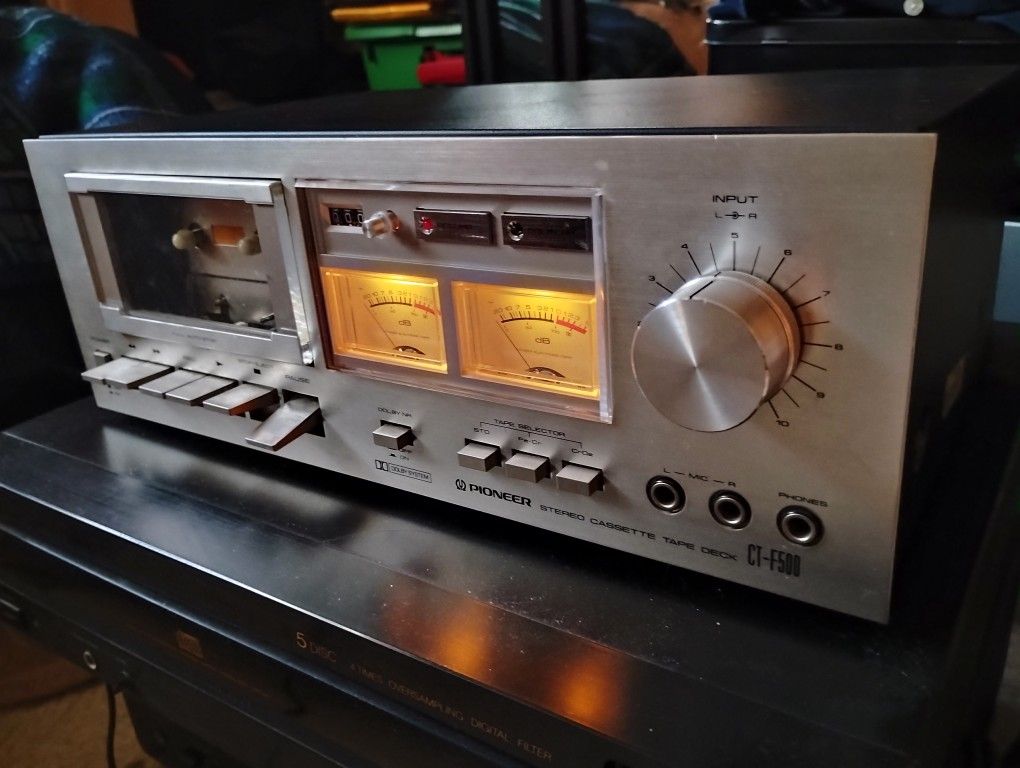 Pioneer CT-F500 cassette deck 1970s silver face
Excellent cosmetic condition.
Play button doesn't work,Pause button is stuck.
