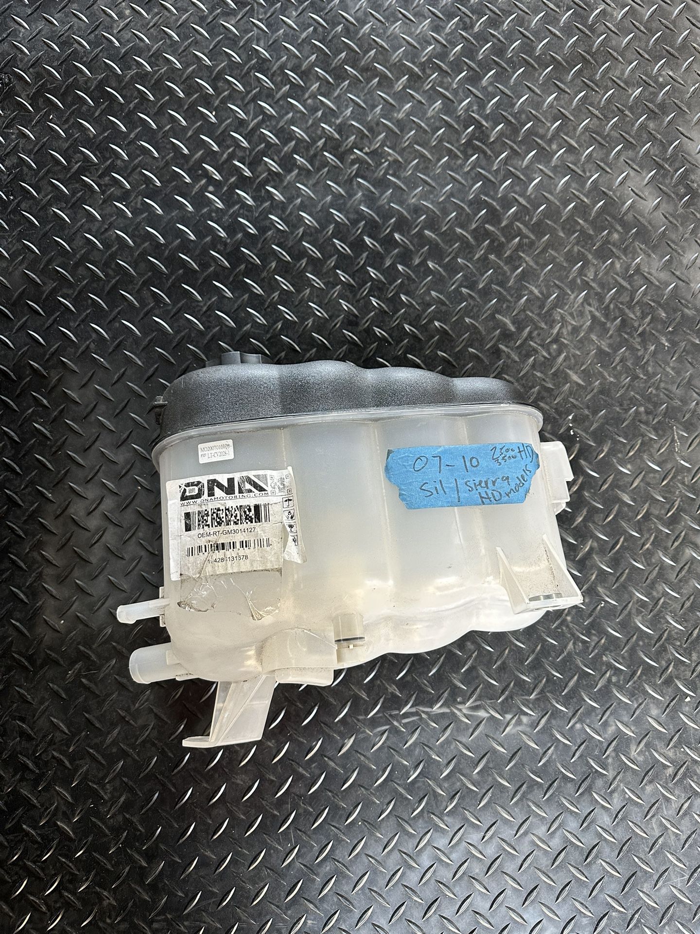 2007 To 2010 CHEVY Silverado HD Models Only Coolant Overflow Reservoir Tank W Cap