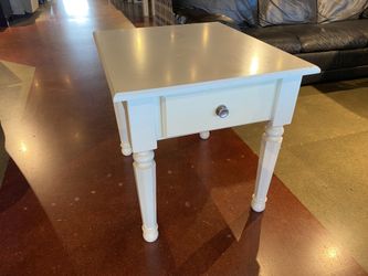 White Turned Leg End Table with Drawer