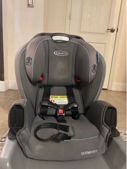 Graco  Extend2Fit car seat .