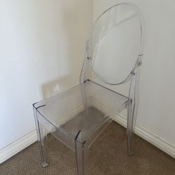 Clear Ghost Chair 