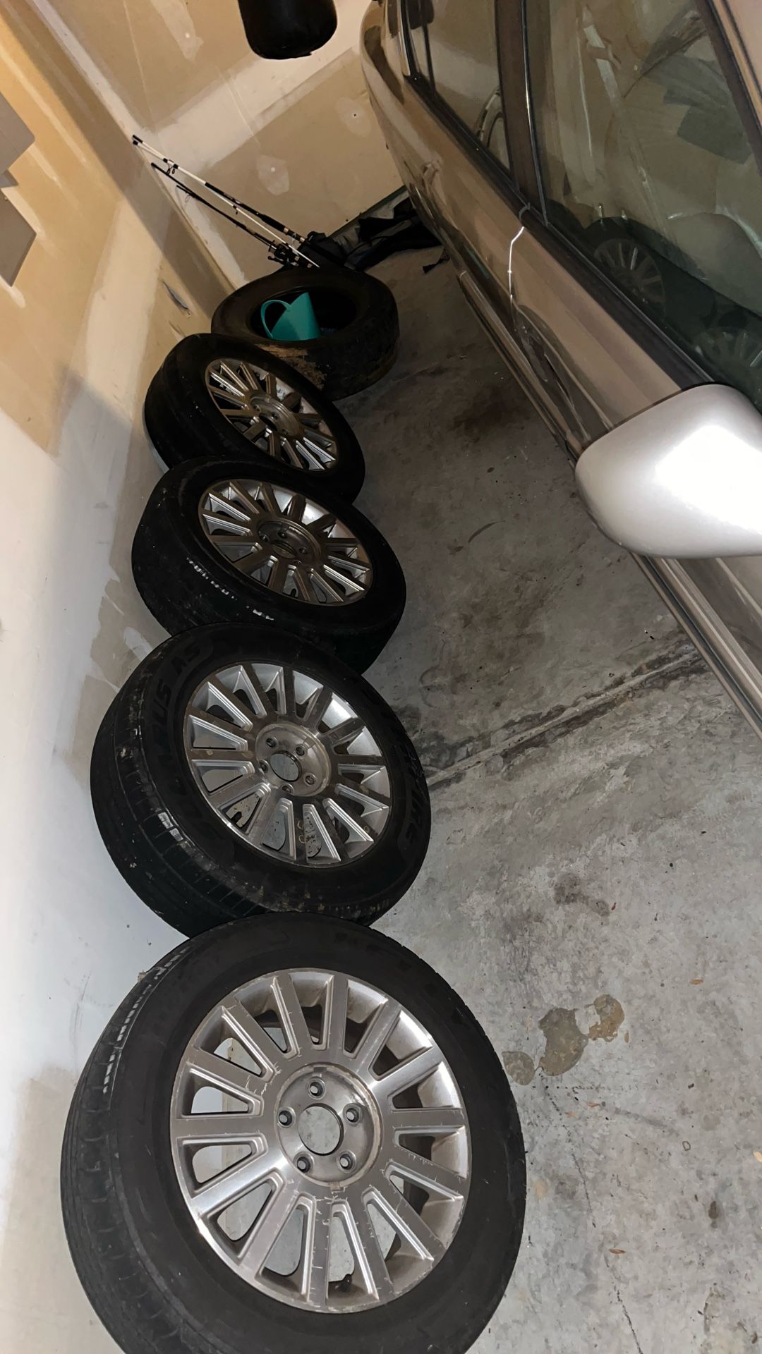 Lincoln Town car Factory Rims And Tires