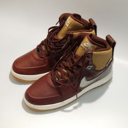 Authentic Nike Lunar Duck Boot Size 9