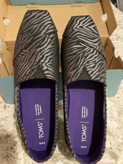 TOMS NIB Size 8 1/2