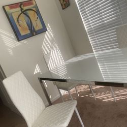 white glass dinning table 