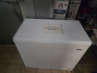 IDYLIS Chest Freezer – Compact Deep Freezer – 37”