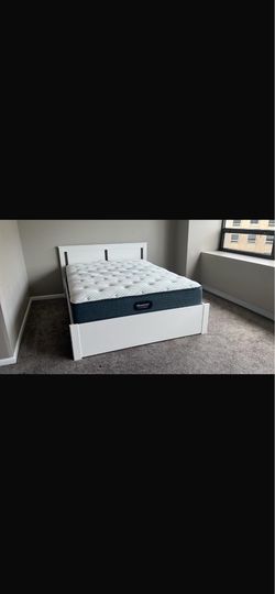 Beauty rest mattress queen size. Hybrid. 11.75 inches