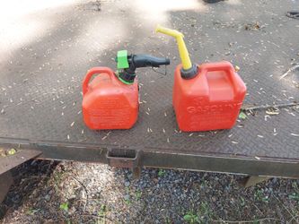 1 2 gallon/ 1 1gallon gas cans $10 FOR BOTH