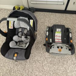 Chicco Infant Car Seat 2 Piece Set 