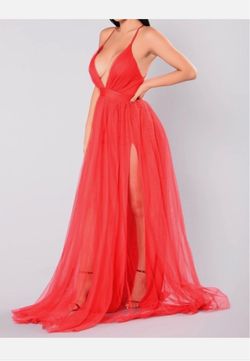 Fashion Nova On the Runway Maxi Dress Red, Size M, NWT, Perfect for Parties