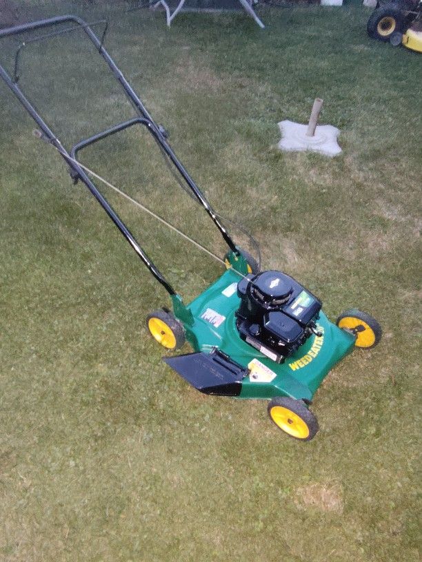 41/2 HP  Weed Eater Push Lawn Mower