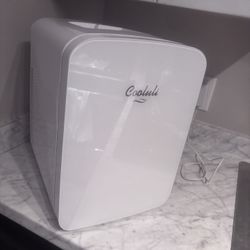 Mini Fridge/Skincare Fridge