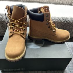 Timberland Woman Boots Brand New Size 6