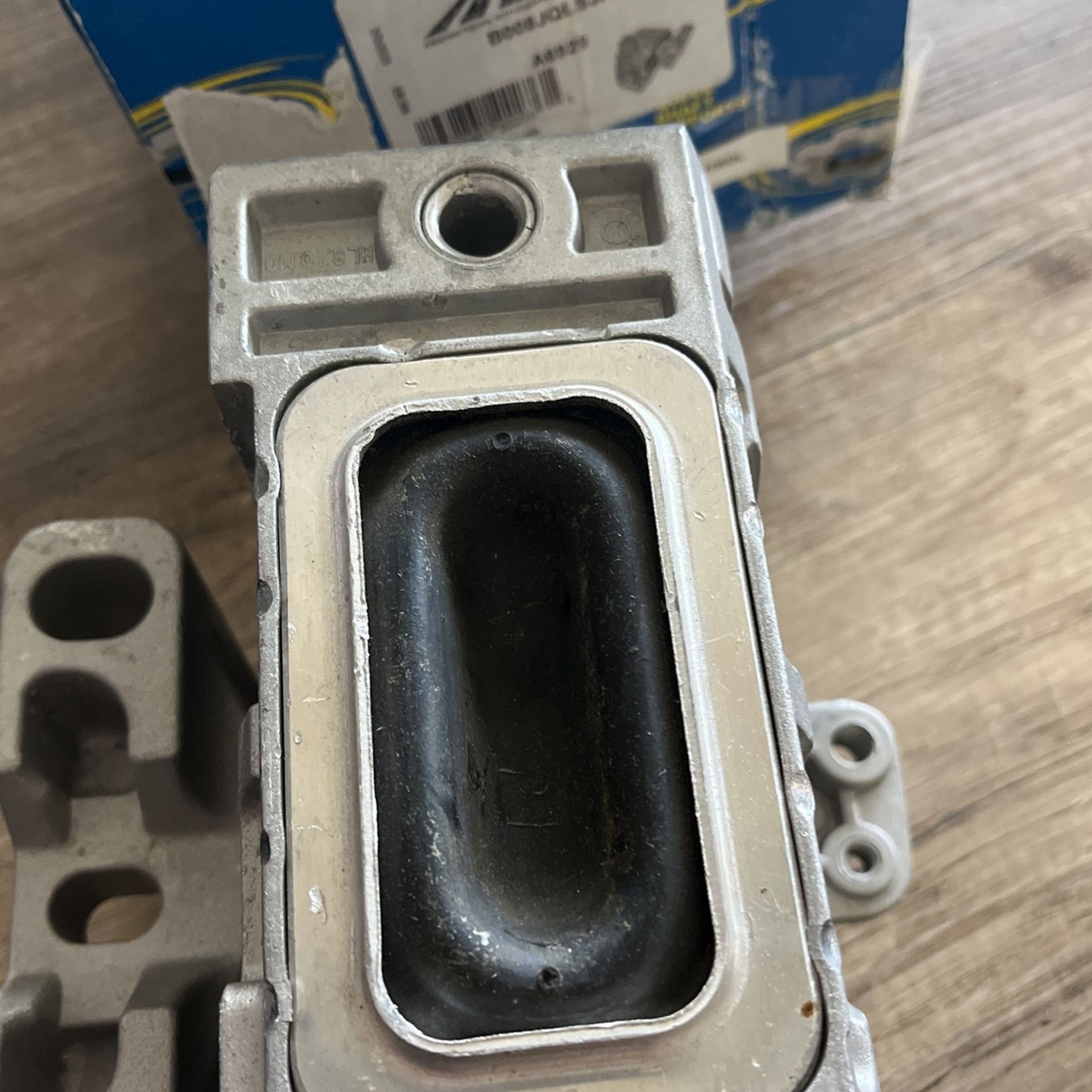 2000-2006 Quattro TT, Beetle, Jetta Front Right Eng. Mount