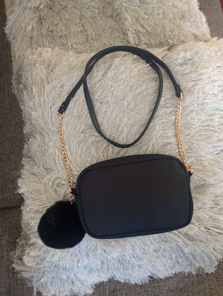 Elegant Black Crossbody Bag with Gold Chain