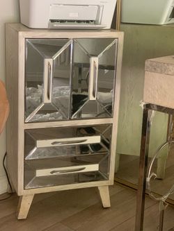 Small mirrored Side Hutch