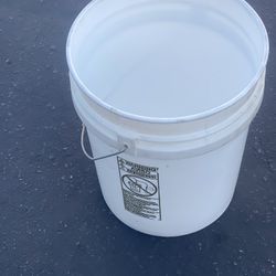 5 Gallons Buckets