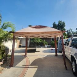 New Pop Up Tent/ Canopy 