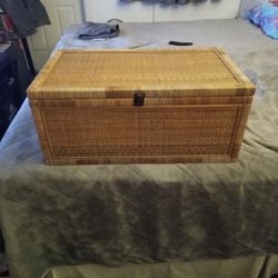 Wicker chest