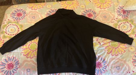 Black sweatshirt