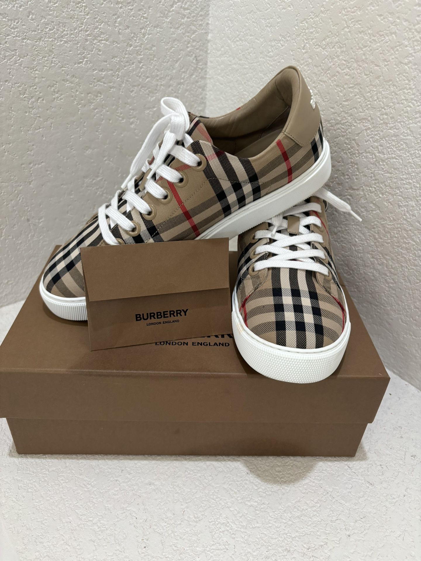 Burberry Shoes Size 39