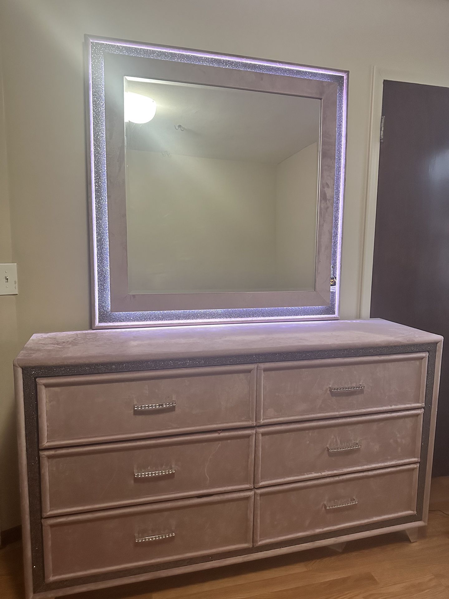 Makeup vanity with lights and drawers