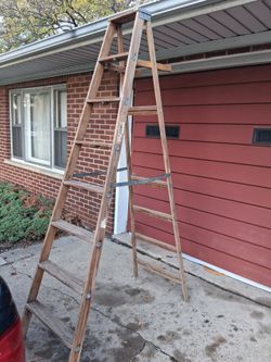 8' wood ladder
