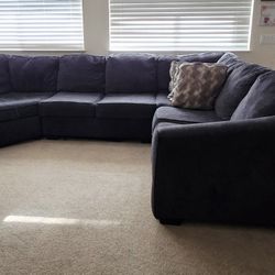 Navy Blue Sectional With 5 Pillows