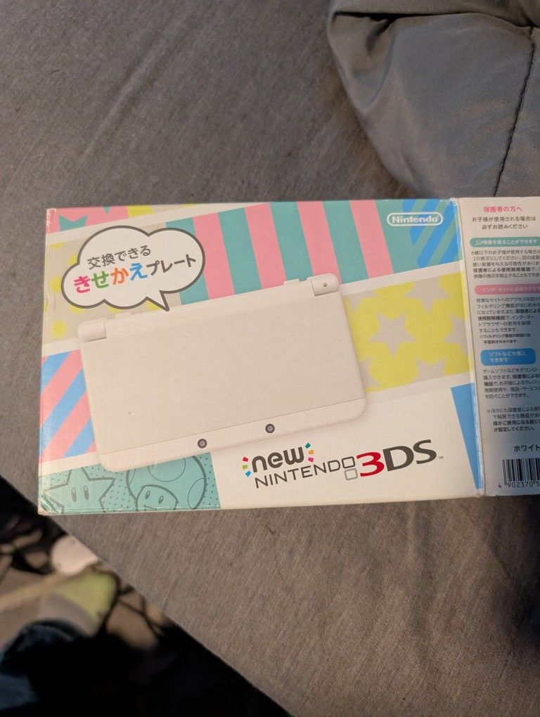 Nintendo New 3DS console with 64GB of games preinstalled