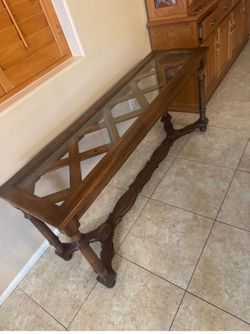 Entry table excellent condition high quality can use like sofa table $120 OBO